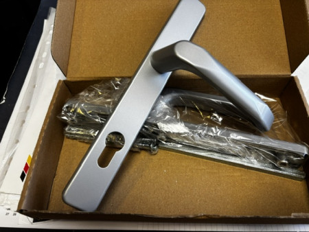 /products/saturn-ajtokil-grn-ezust-32-92-3-040/